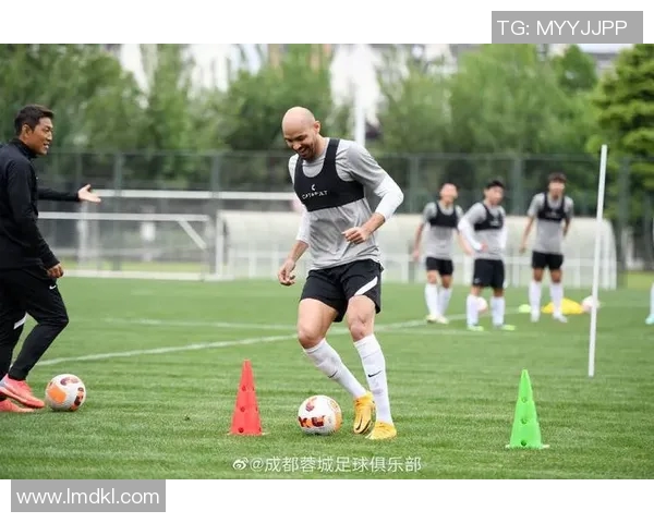 成都网球队实力揭秘:网球巨献背后的训练与成长之路 成都网球队实力揭秘:网球巨献背后的训练与成长之路