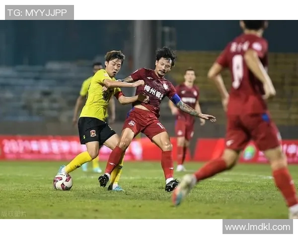 深圳足球队以55分领跑杯赛积分榜展现强劲实力引发关注